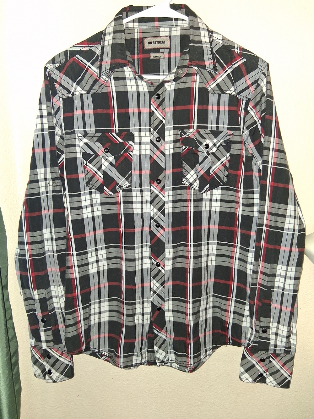No Retreat Men's Black, White & Red Plaid Button-Down Shirt Sz S